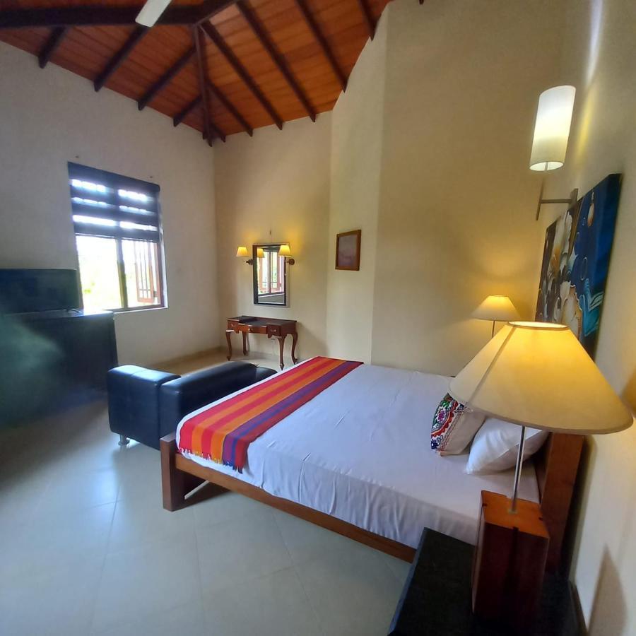 Crown Hills Kandy Inn Extérieur photo