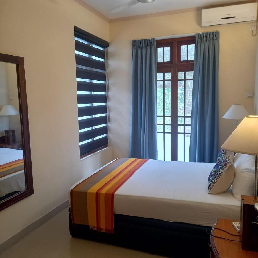 Crown Hills Kandy Inn Extérieur photo