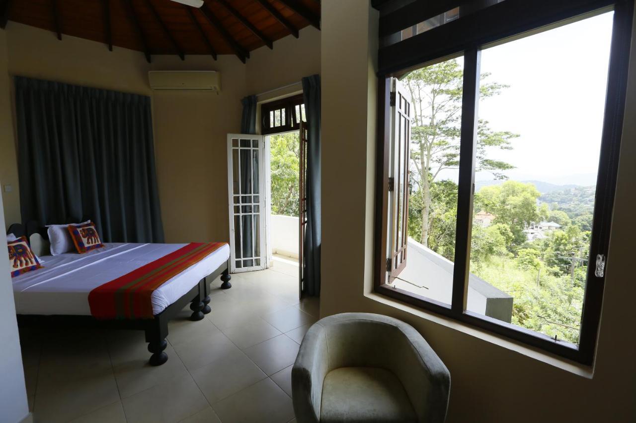 Crown Hills Kandy Inn Extérieur photo