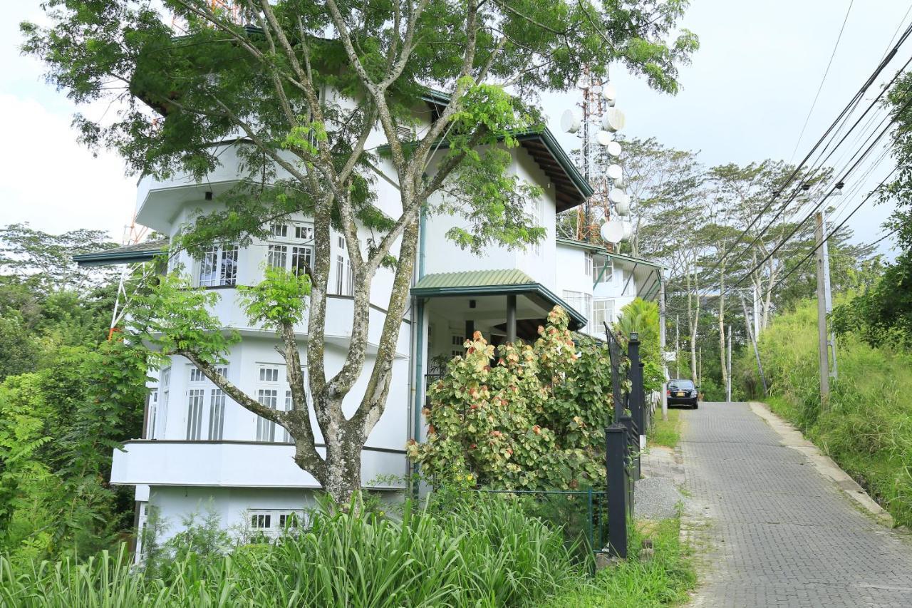 Crown Hills Kandy Inn Extérieur photo
