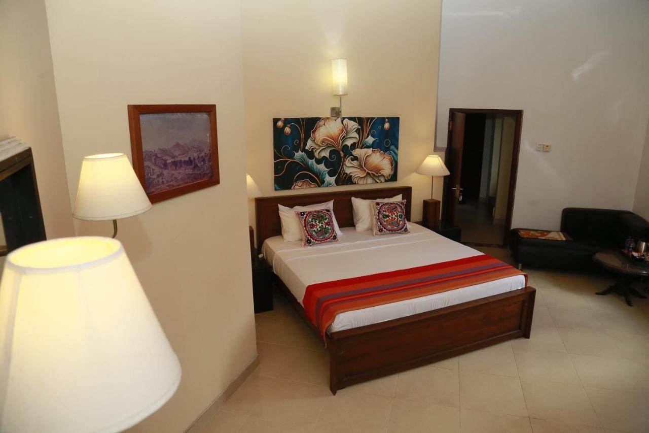 Crown Hills Kandy Inn Extérieur photo