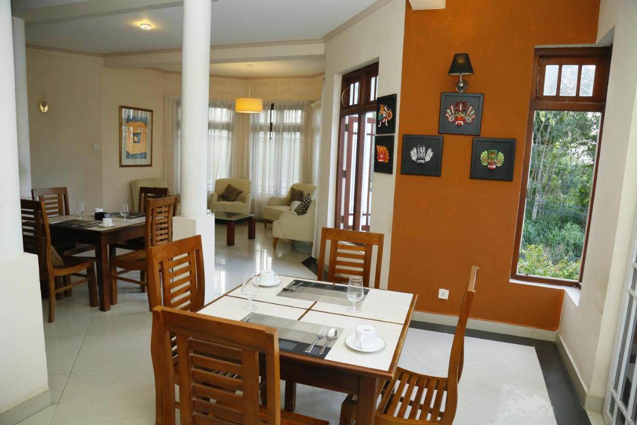 Crown Hills Kandy Inn Extérieur photo