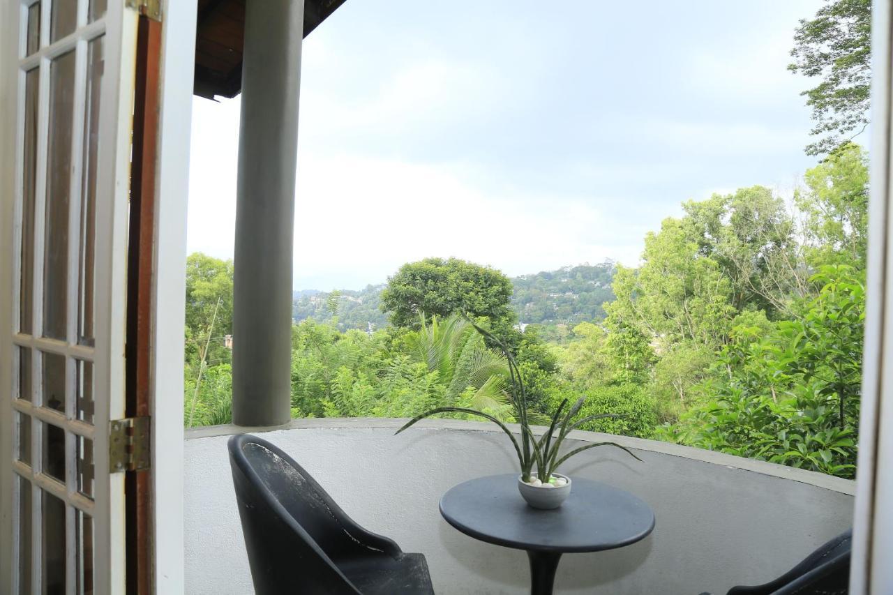 Crown Hills Kandy Inn Extérieur photo