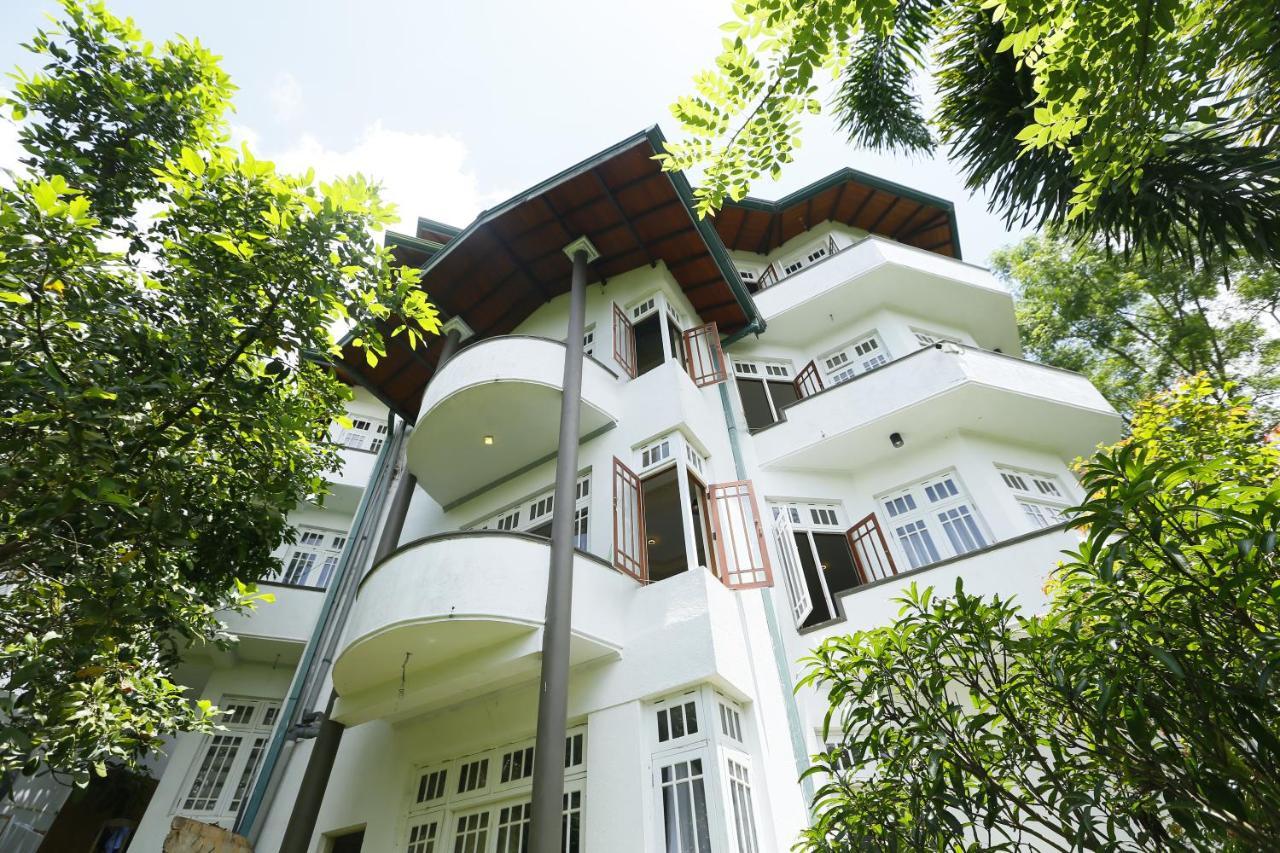 Crown Hills Kandy Inn Extérieur photo
