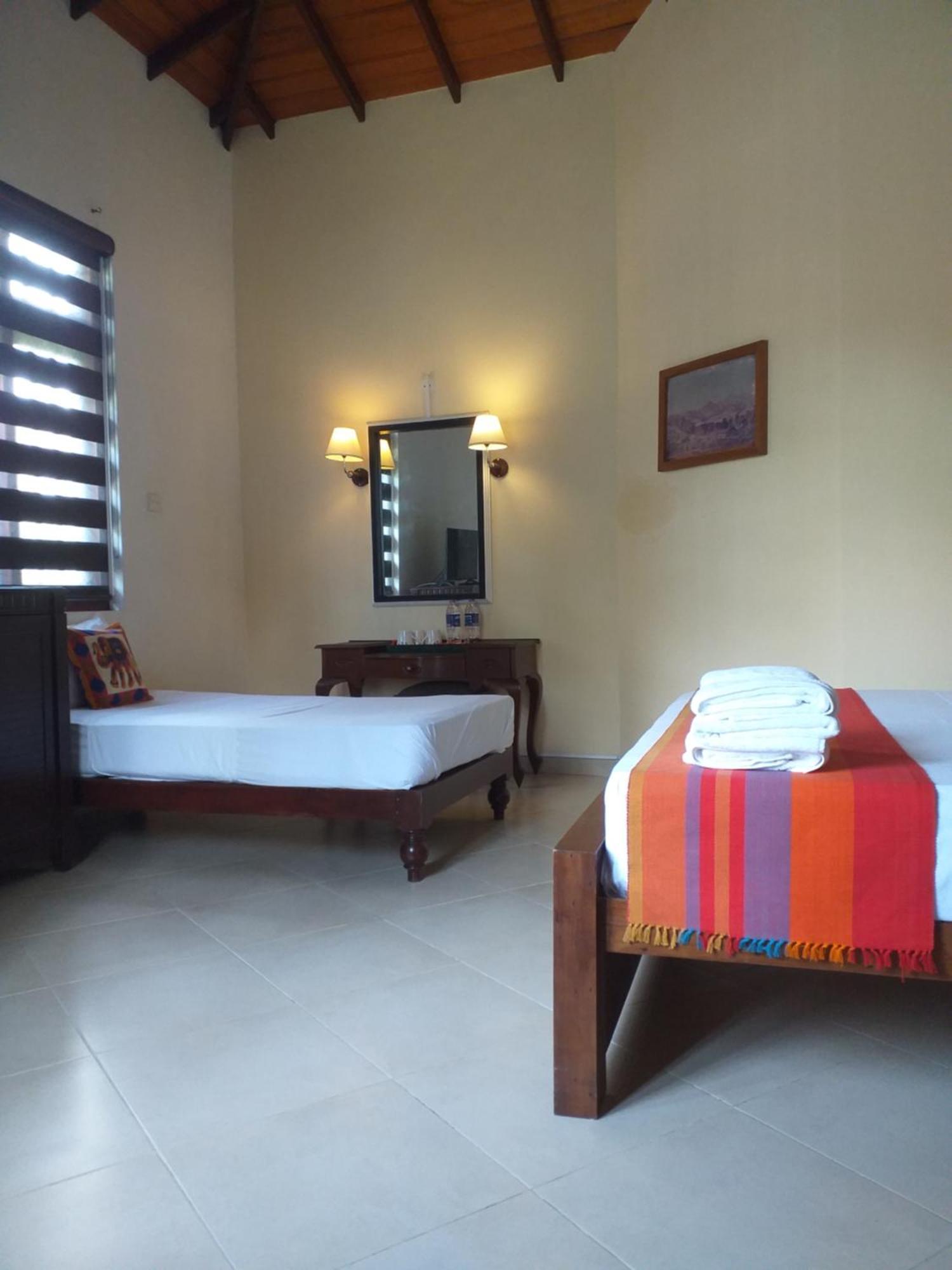 Crown Hills Kandy Inn Extérieur photo