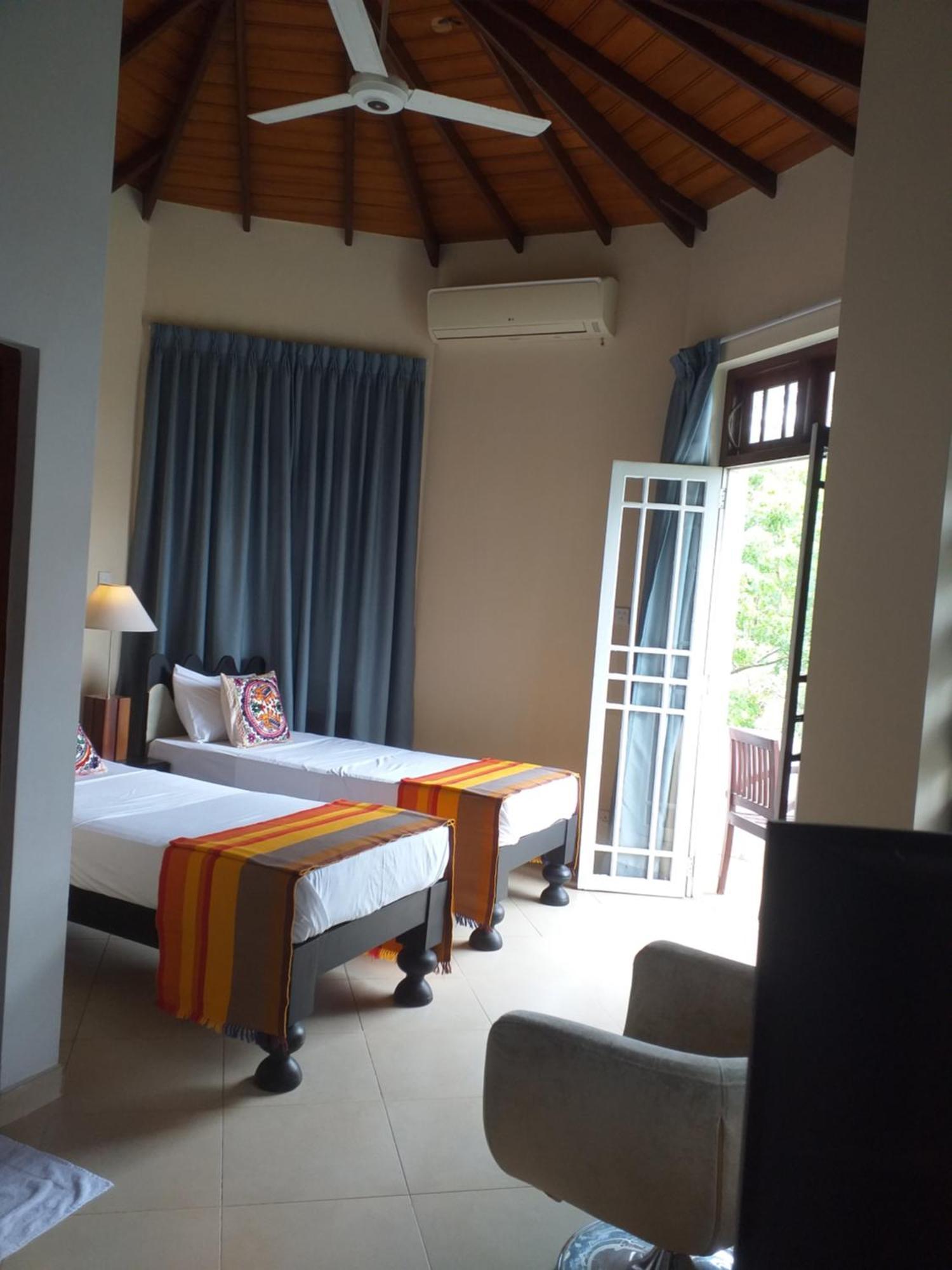 Crown Hills Kandy Inn Extérieur photo