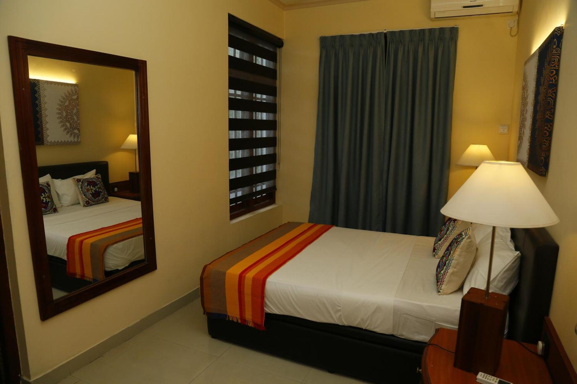 Crown Hills Kandy Inn Extérieur photo